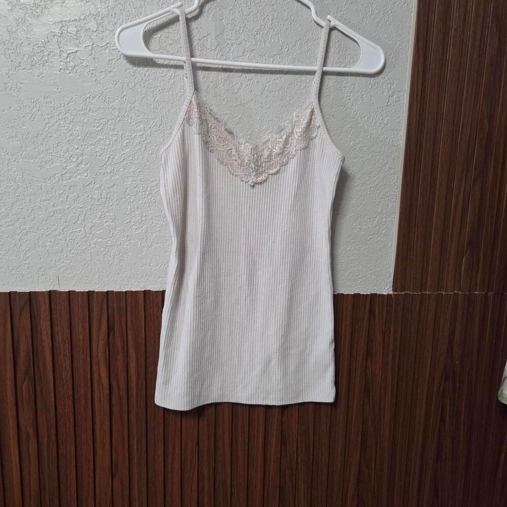 Notinlist Women's White and Cream Vest